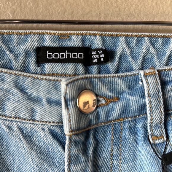 NWT BOOHOO Graffiti Print Ripped Knee Straight Leg Jeans - Picture 4 of 14